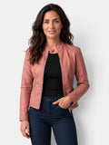 Cazadora de piel rosa claro con cuello mao y cremallera
