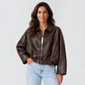 Chaqueta marrón de polipiel oversize con cinturón