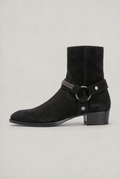 Botines negros de hombre con correa de arnés y cadena
