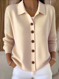 Cárdigan beige de punto fino con cuello de camisa y botones